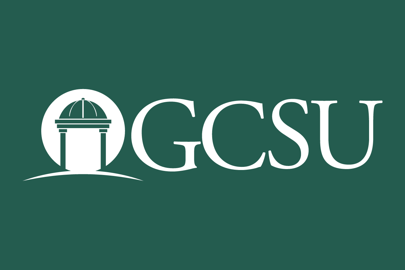 GCSU wordmark with pergola, horizontal, white on green variant, cell 17